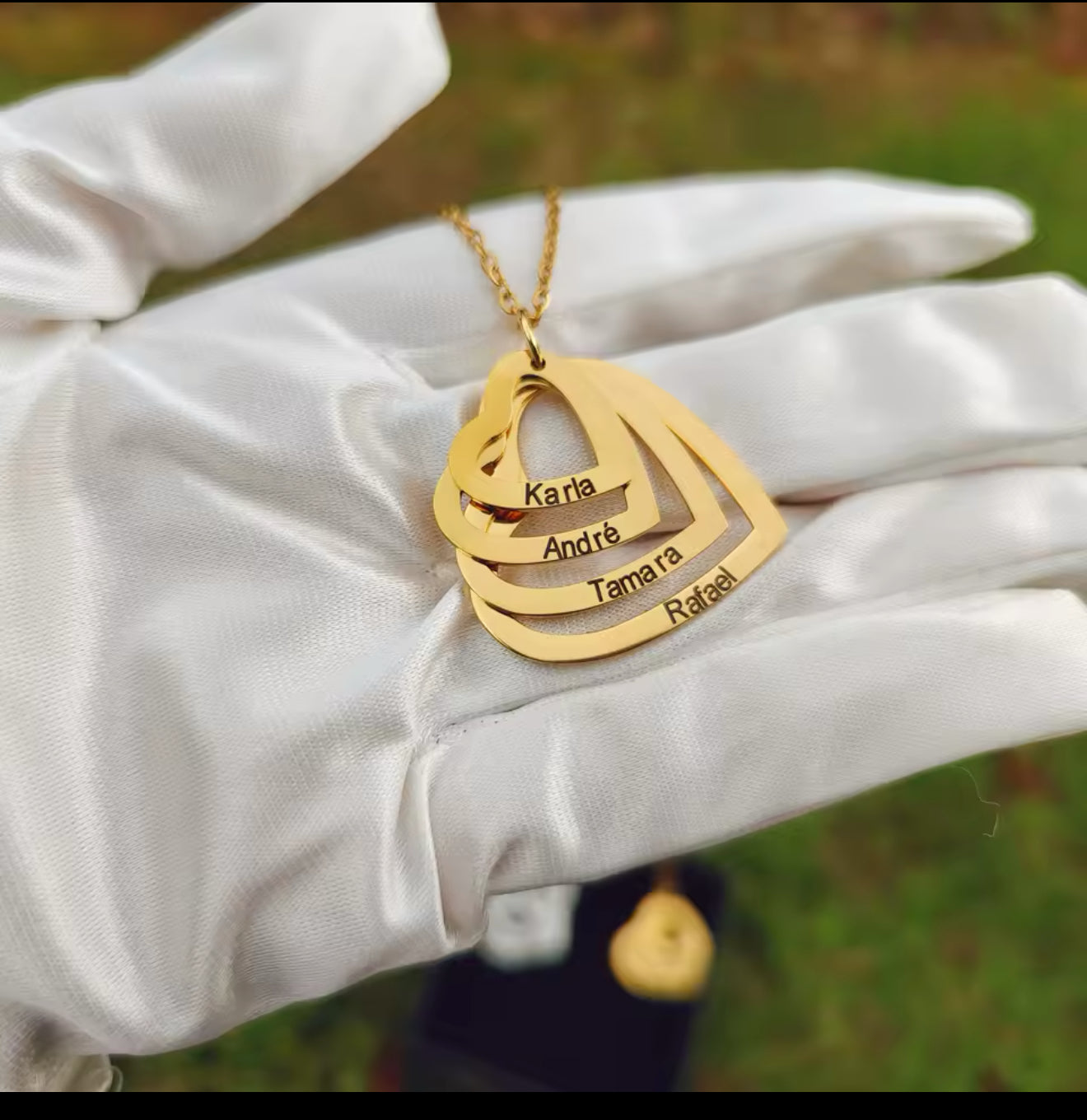 1-6 Personalized Heart Layers Necklace – Custom Engraved Family Name Pendant