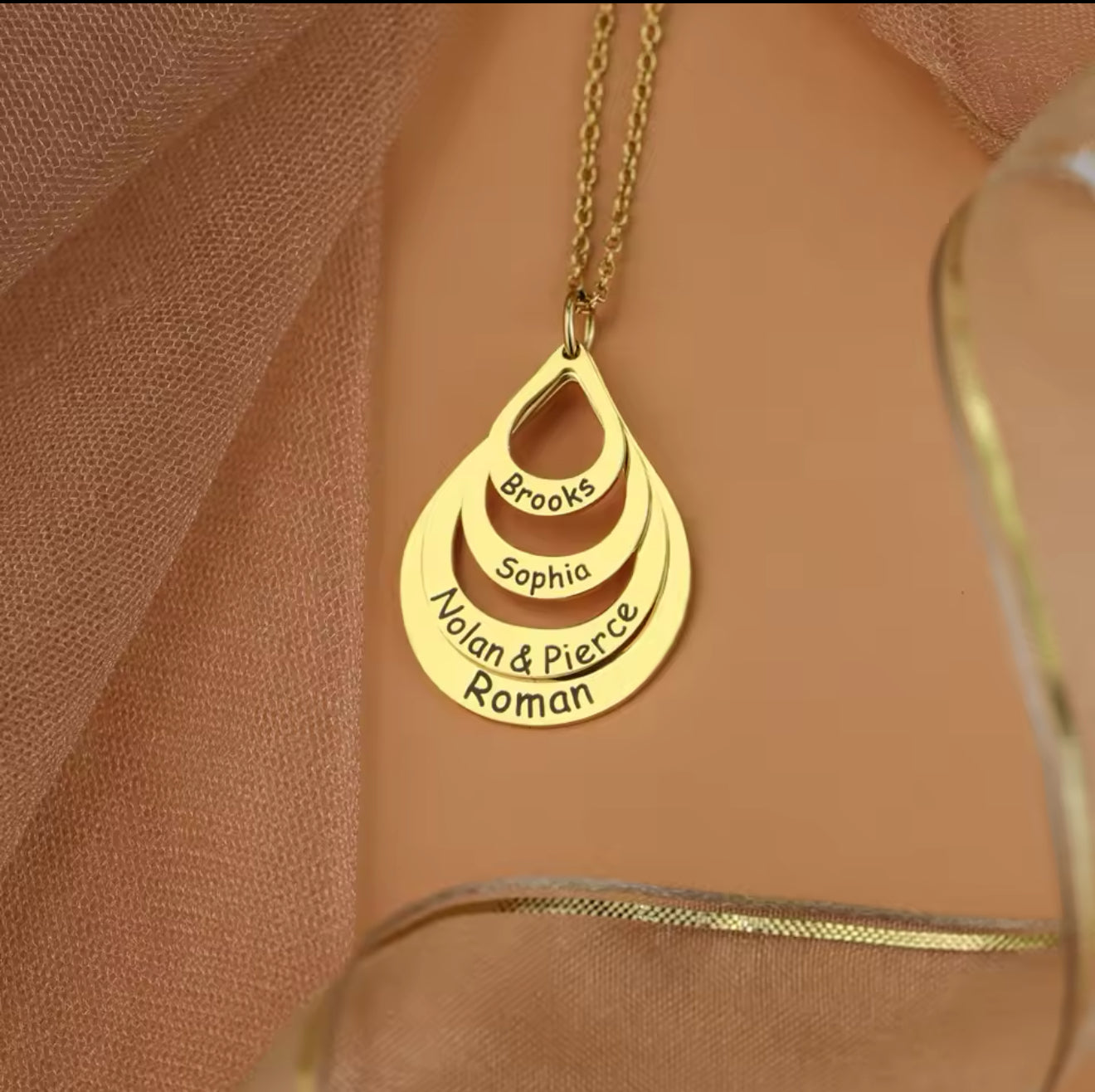 1-4 Personalized Teardrop Layers Necklace – Custom Engraved Family Name Pendant