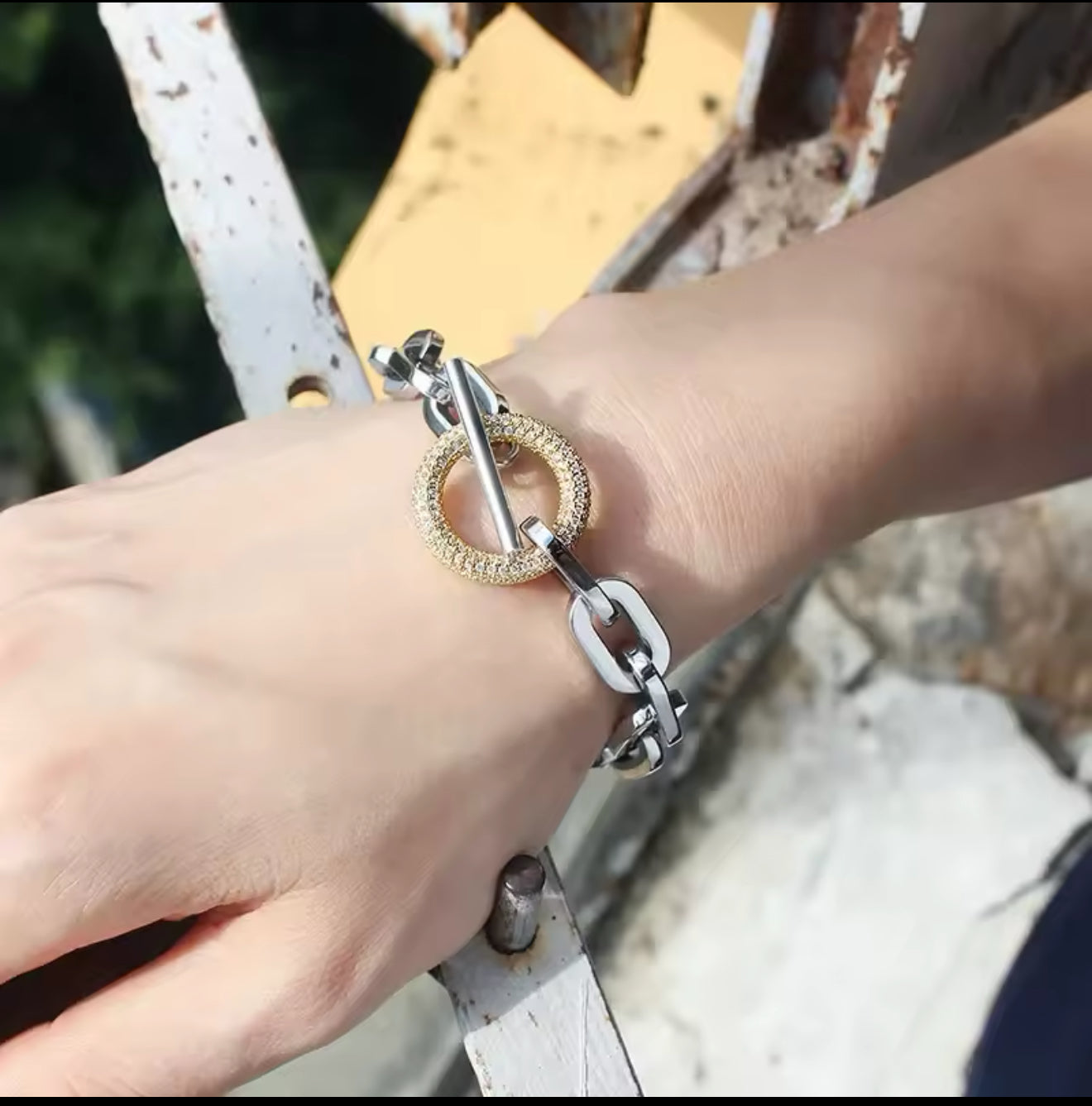 LuxeLink Toggle Bracelet – Chunky Chain with Pave Circle Clasp