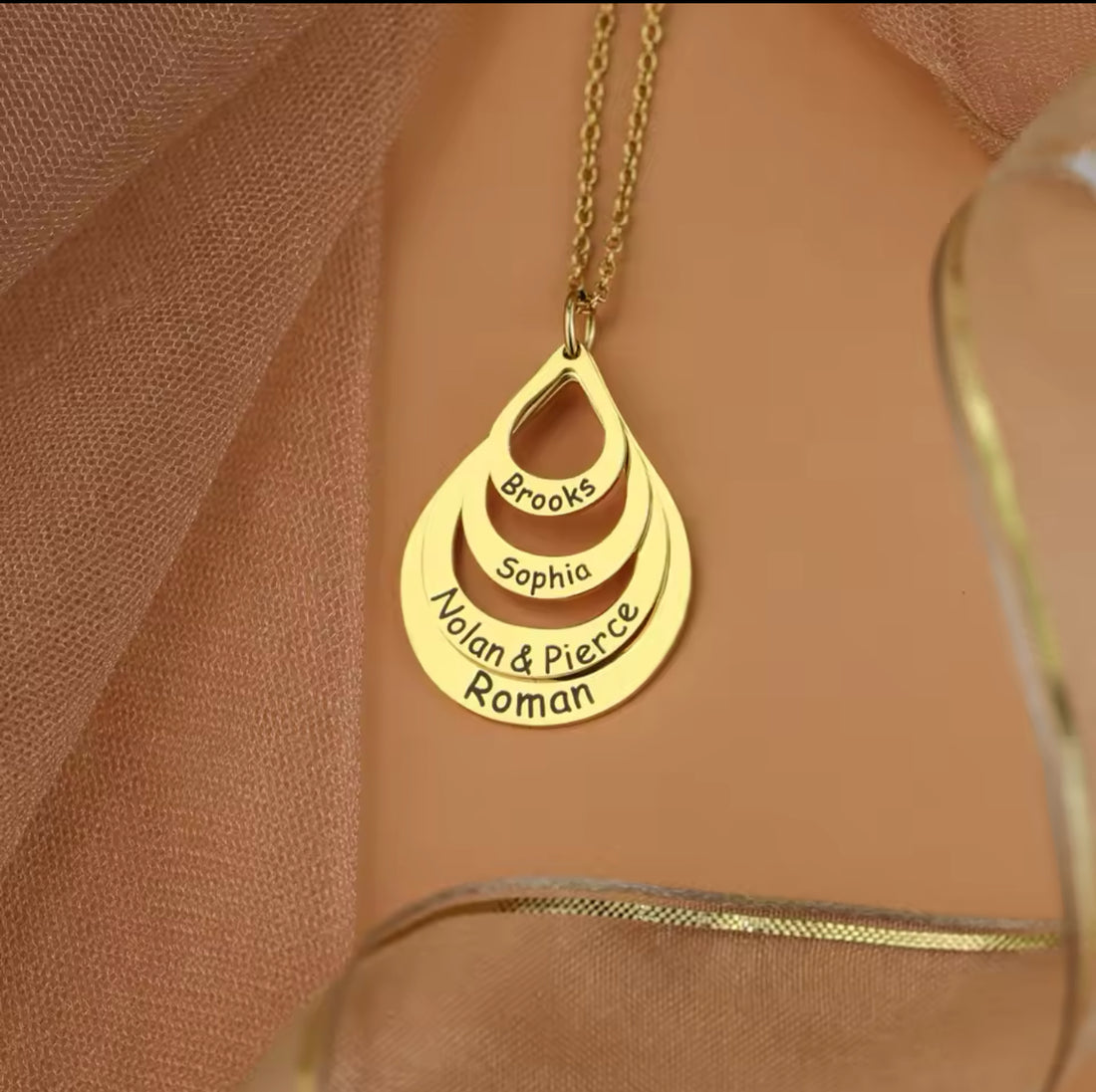 1-4 Personalized Teardrop Layers Necklace – Custom Engraved Family Name Pendant